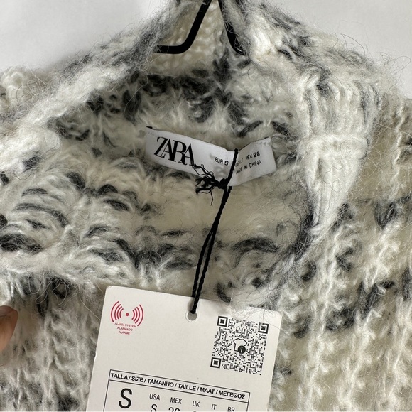 NWT Zara Cozy Black and White Sleeveless Turtleneck Sweater | Size Small - Picture 3 of 6